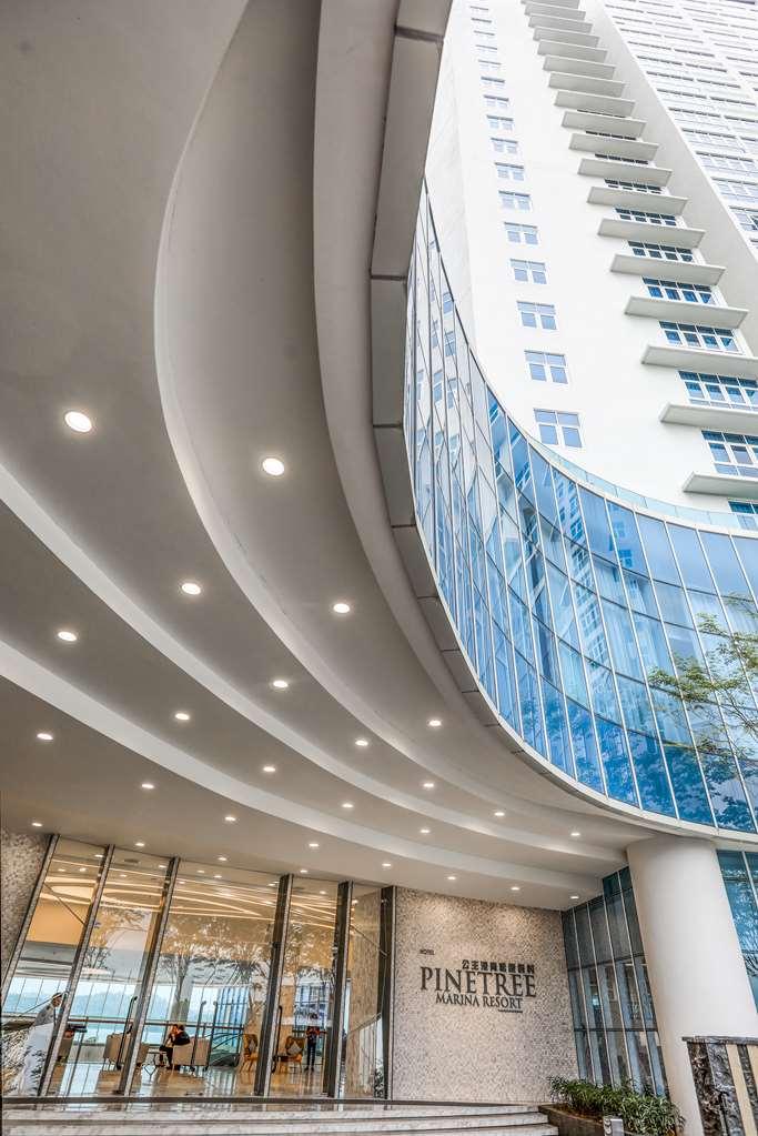 Pinetree Marina Aparthotel 4*